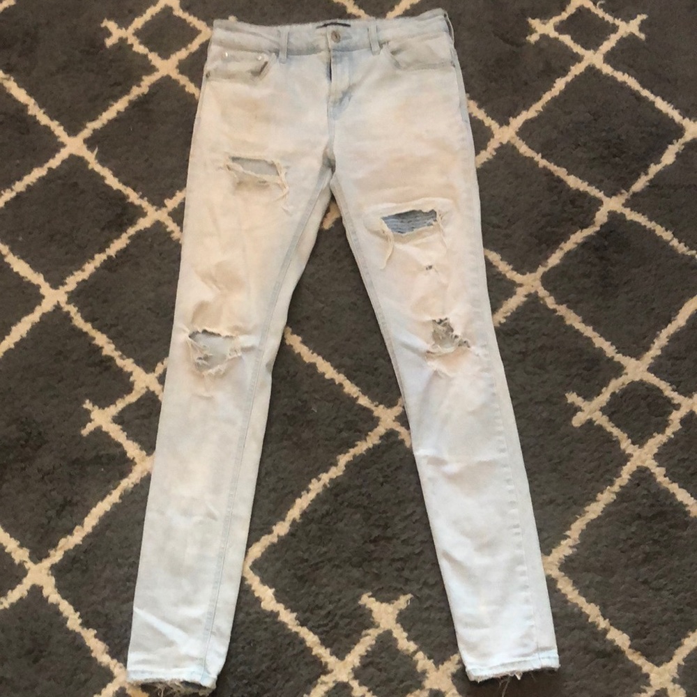Ripped/distressed jeans